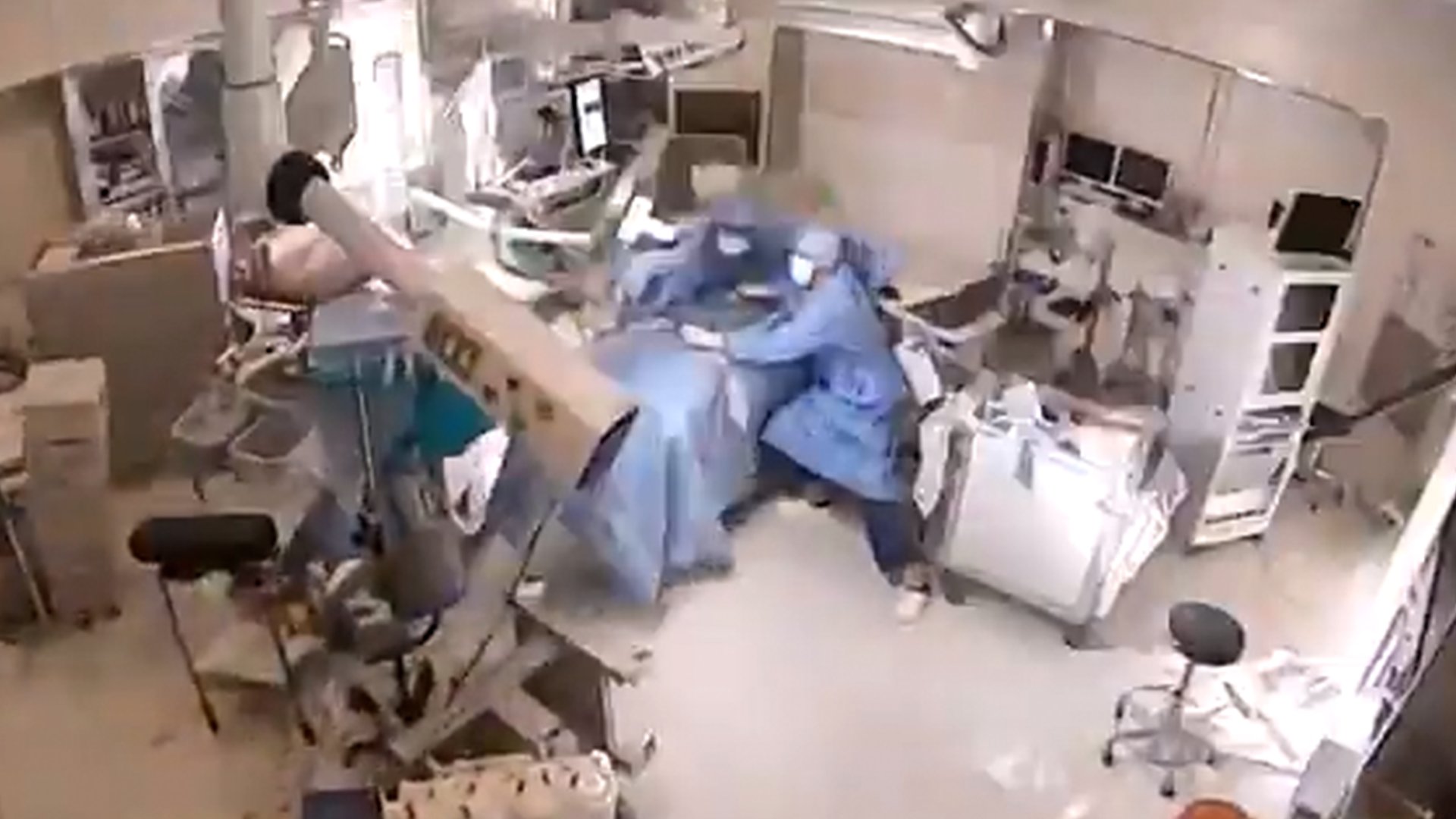 Earthquake strikes as doctors perform surgery