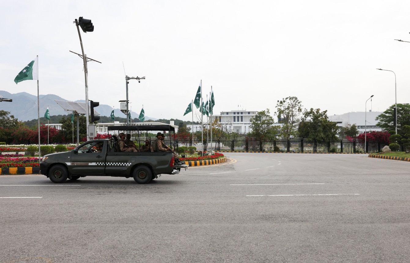 Pakistan calls for 'constructive talks' as delegations arrive in Islamabad