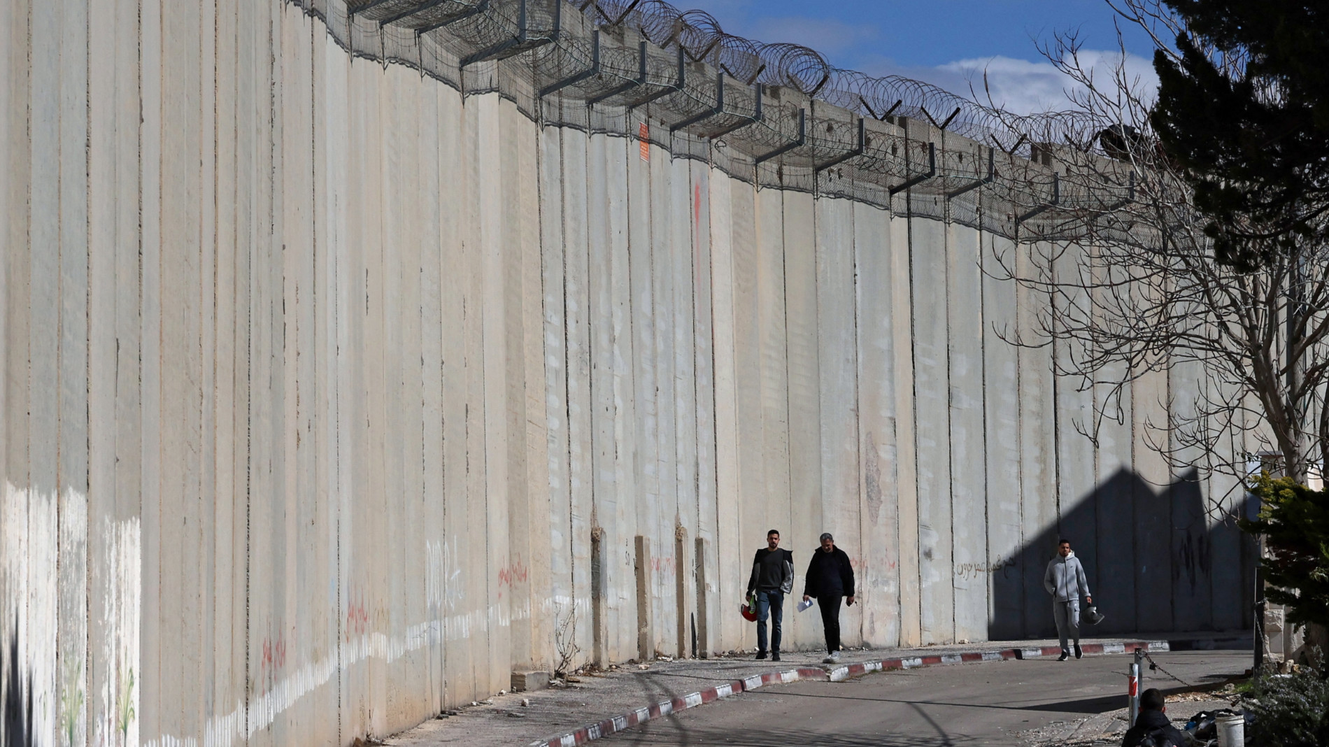 Israel kills Palestinian worker as he climbed West Bank separation wall